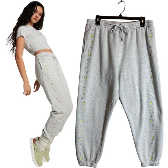 Victoria's Secret Pants - PINK Victoria's Secret Floral Embroidered Fleece Jogger Sweatpants Women's Large